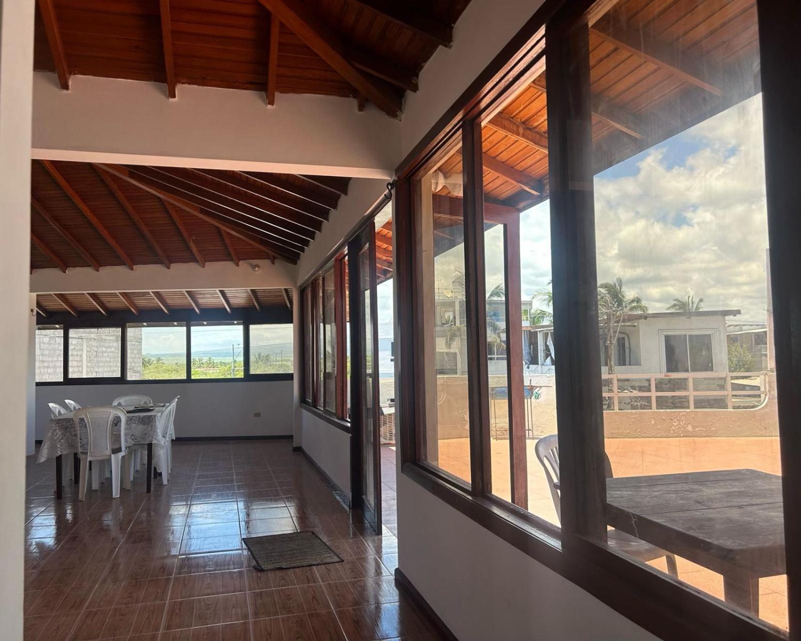 Hotel Isla Del Descanso Puerto Villamil Bagian luar foto